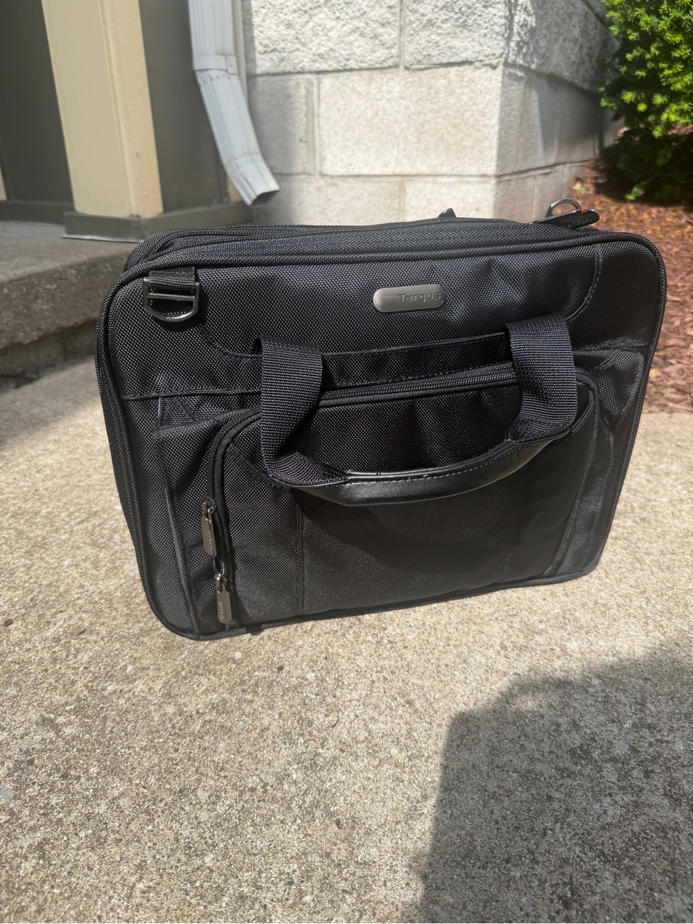 Targus Air Traveler Topload
Model #: TBT04401US  NWT